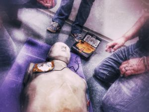 DEA-SOPORTE-VITAL- BASICO-PRIMEROS-AUXILIOS-SALVAR-VIDA-REANIMACIO_PARADA_CARDIACA-INFARTO